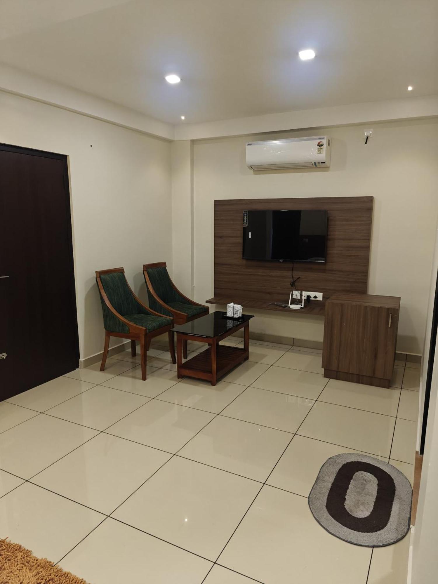 Hotel Gateway Residency Mannarakkat Esterno foto